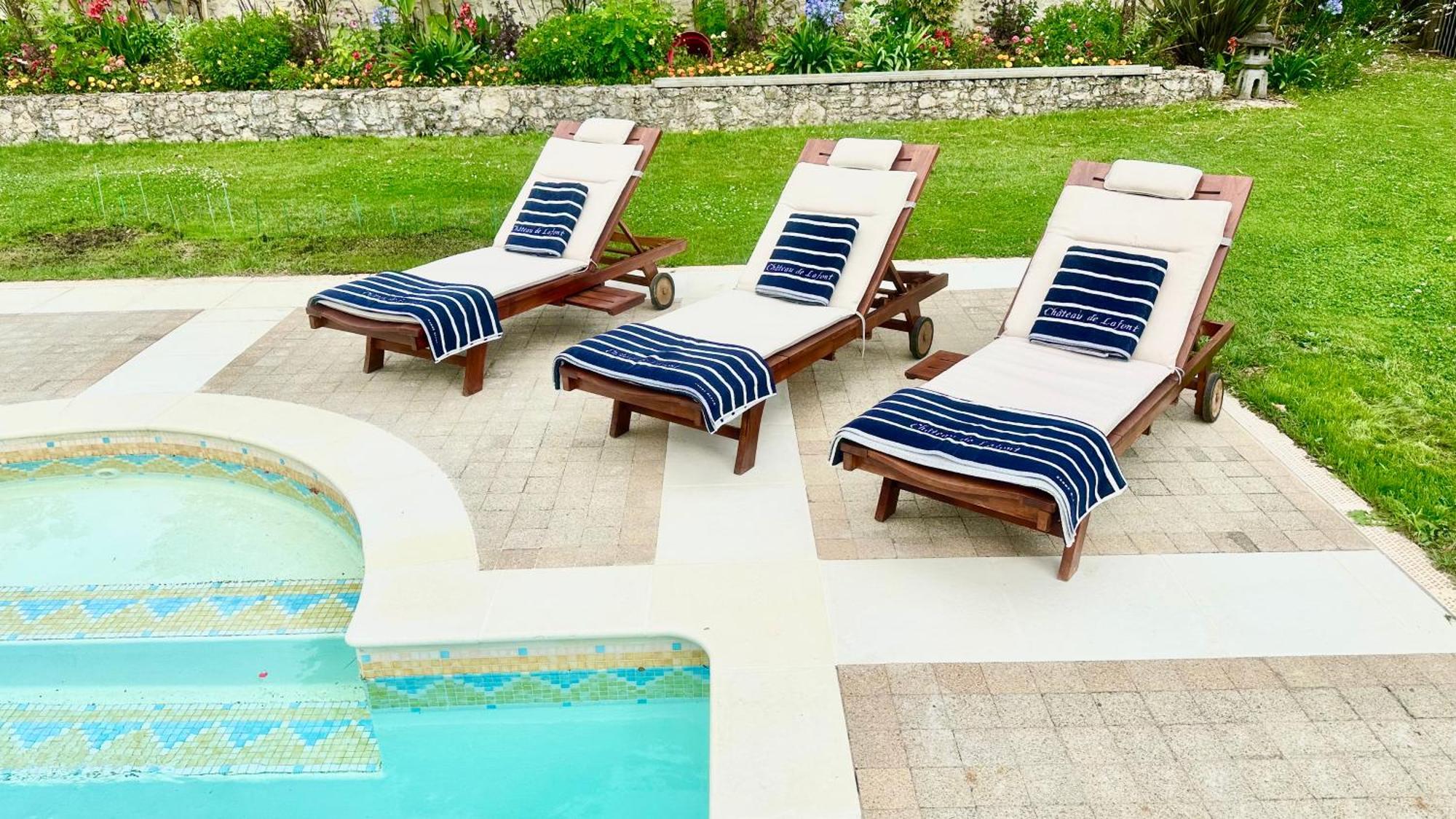Chateau De Lafont Suites Saint-Vivien  Екстериор снимка