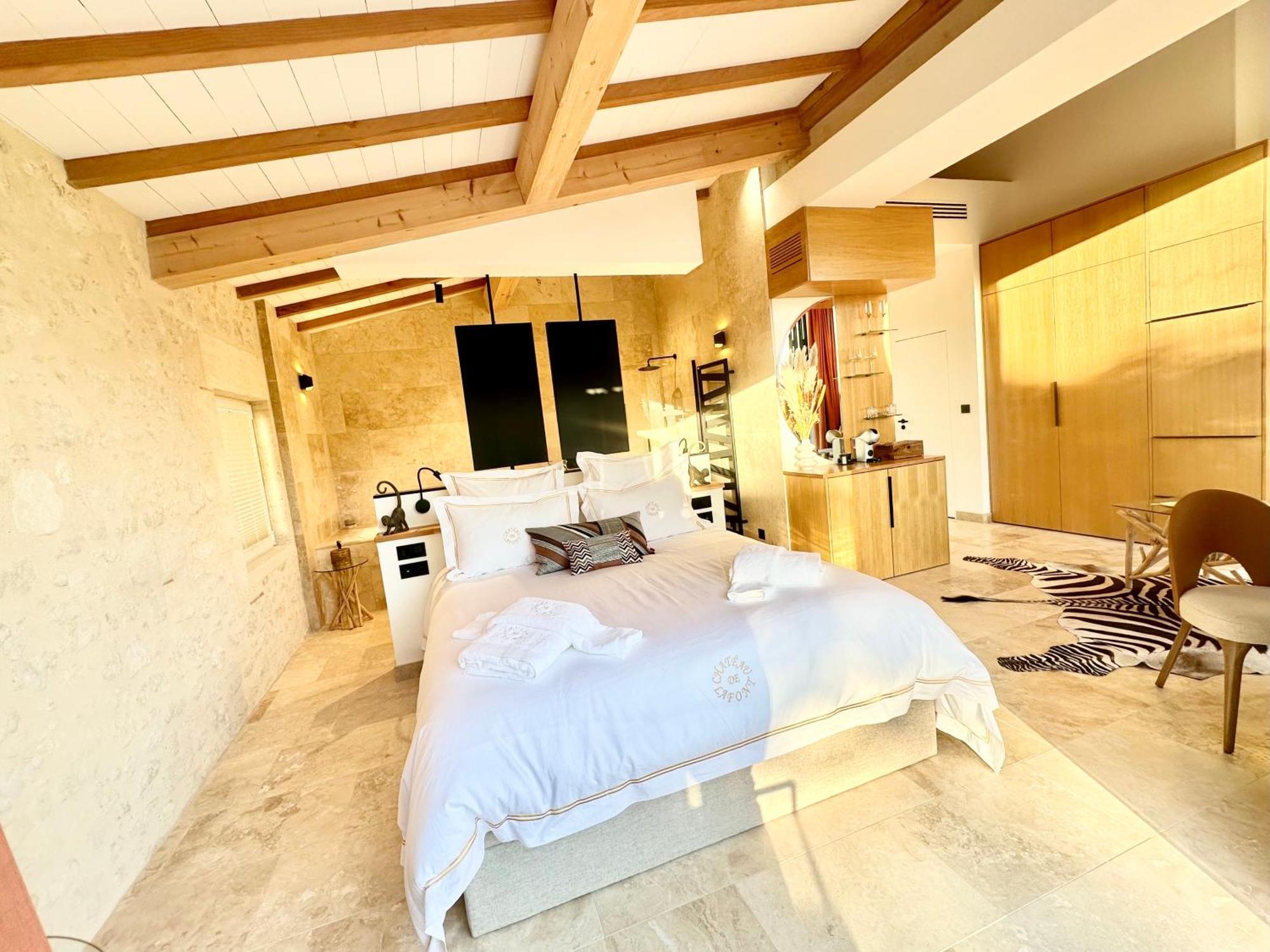 Chateau De Lafont Suites Saint-Vivien  Екстериор снимка