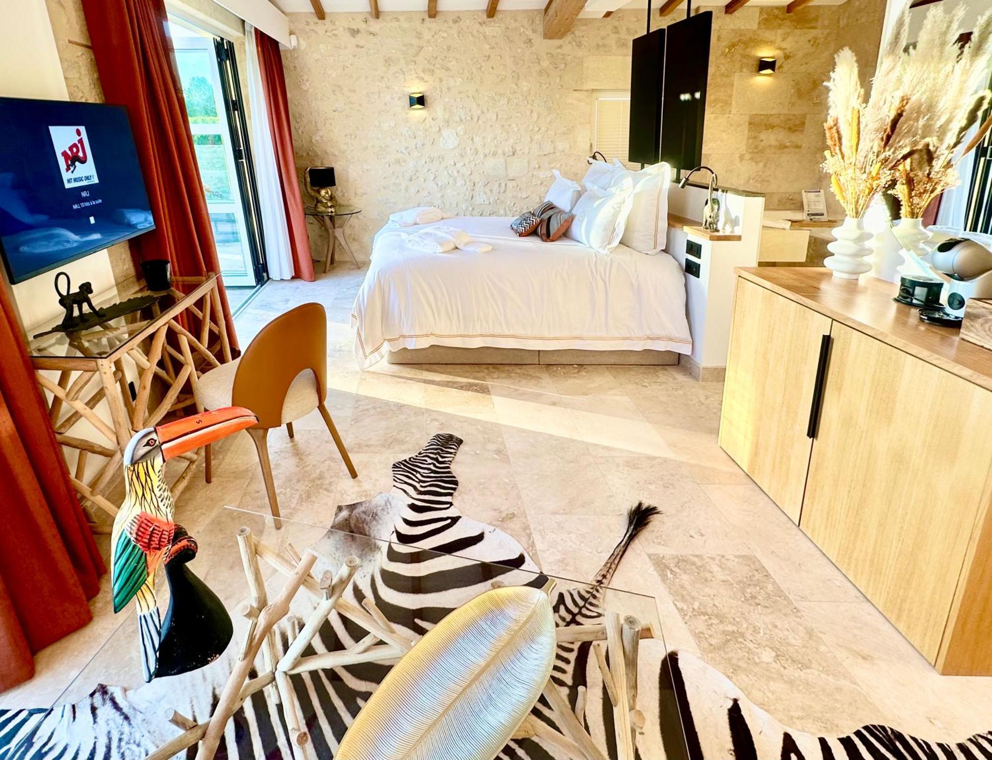 Chateau De Lafont Suites Saint-Vivien  Екстериор снимка