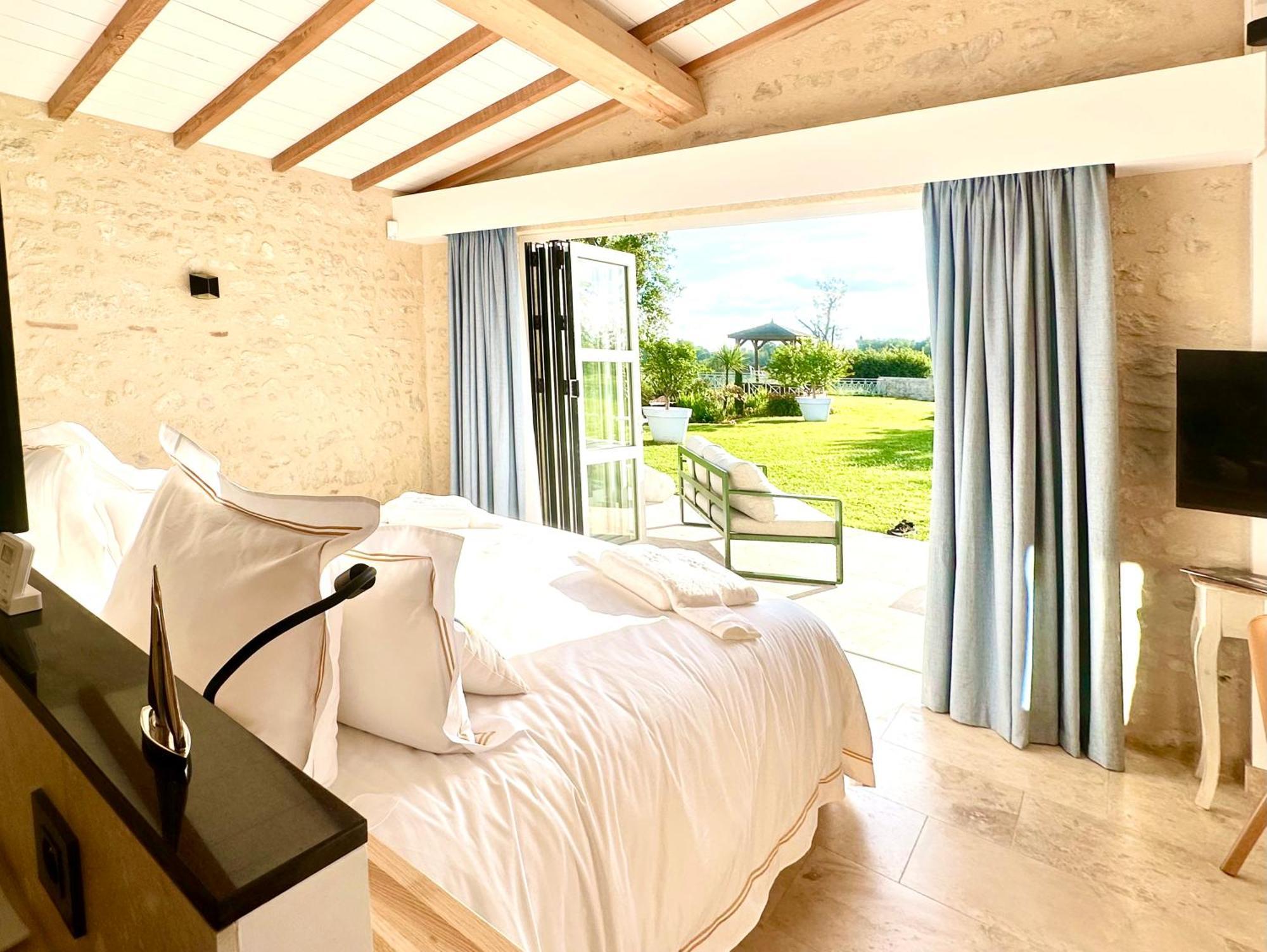 Chateau De Lafont Suites Saint-Vivien  Екстериор снимка