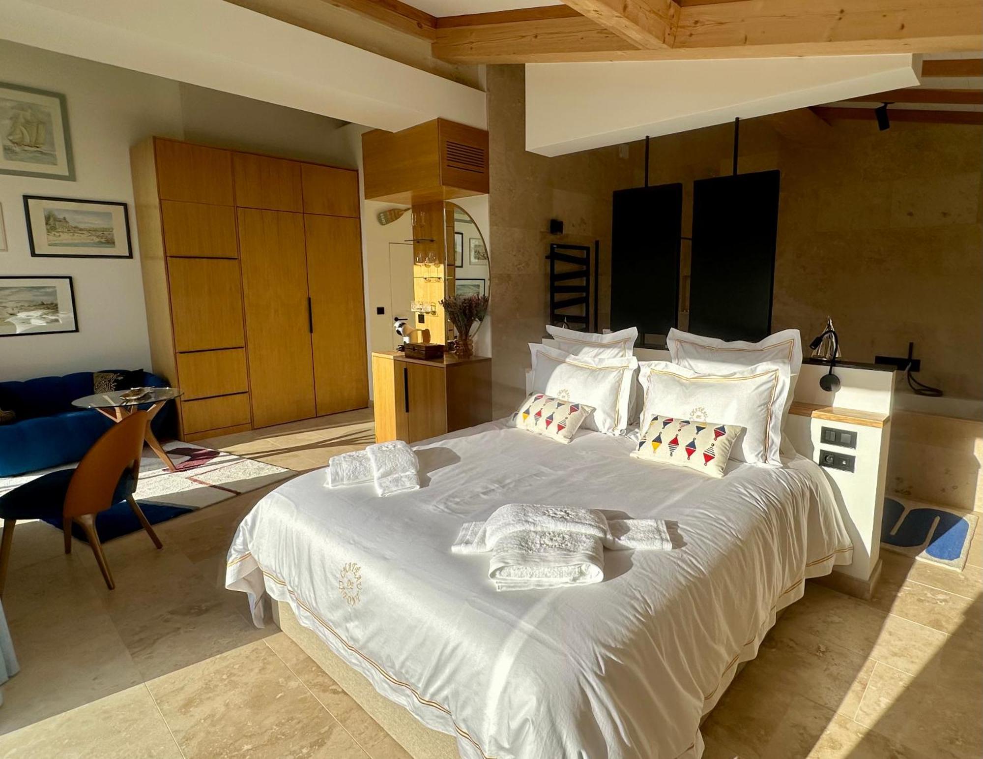 Chateau De Lafont Suites Saint-Vivien  Екстериор снимка