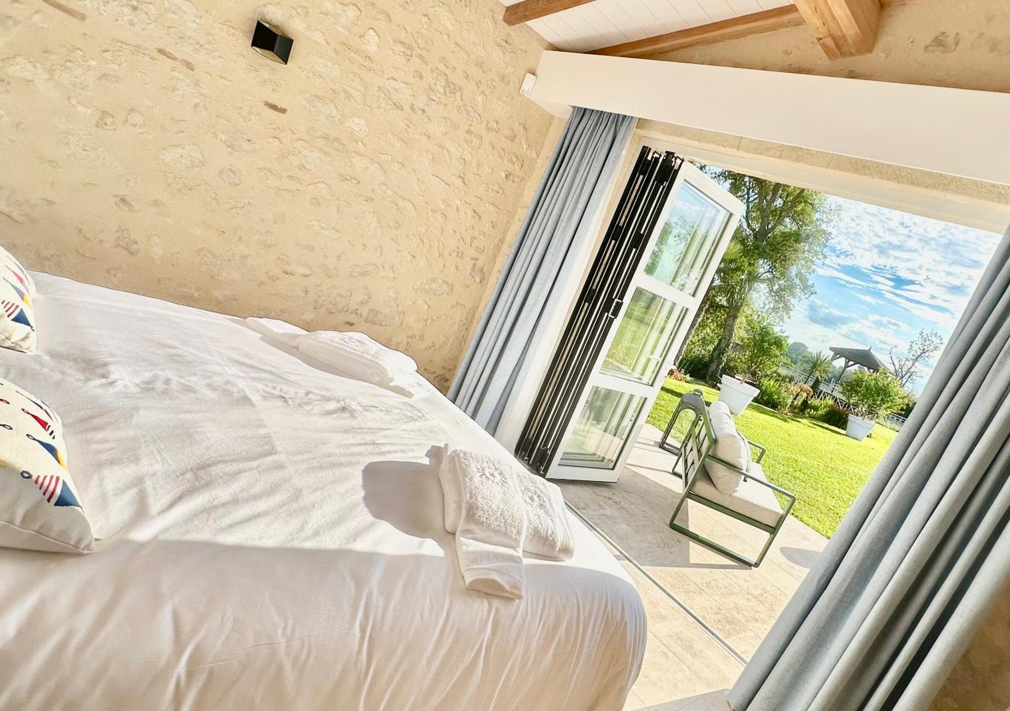 Chateau De Lafont Suites Saint-Vivien  Екстериор снимка