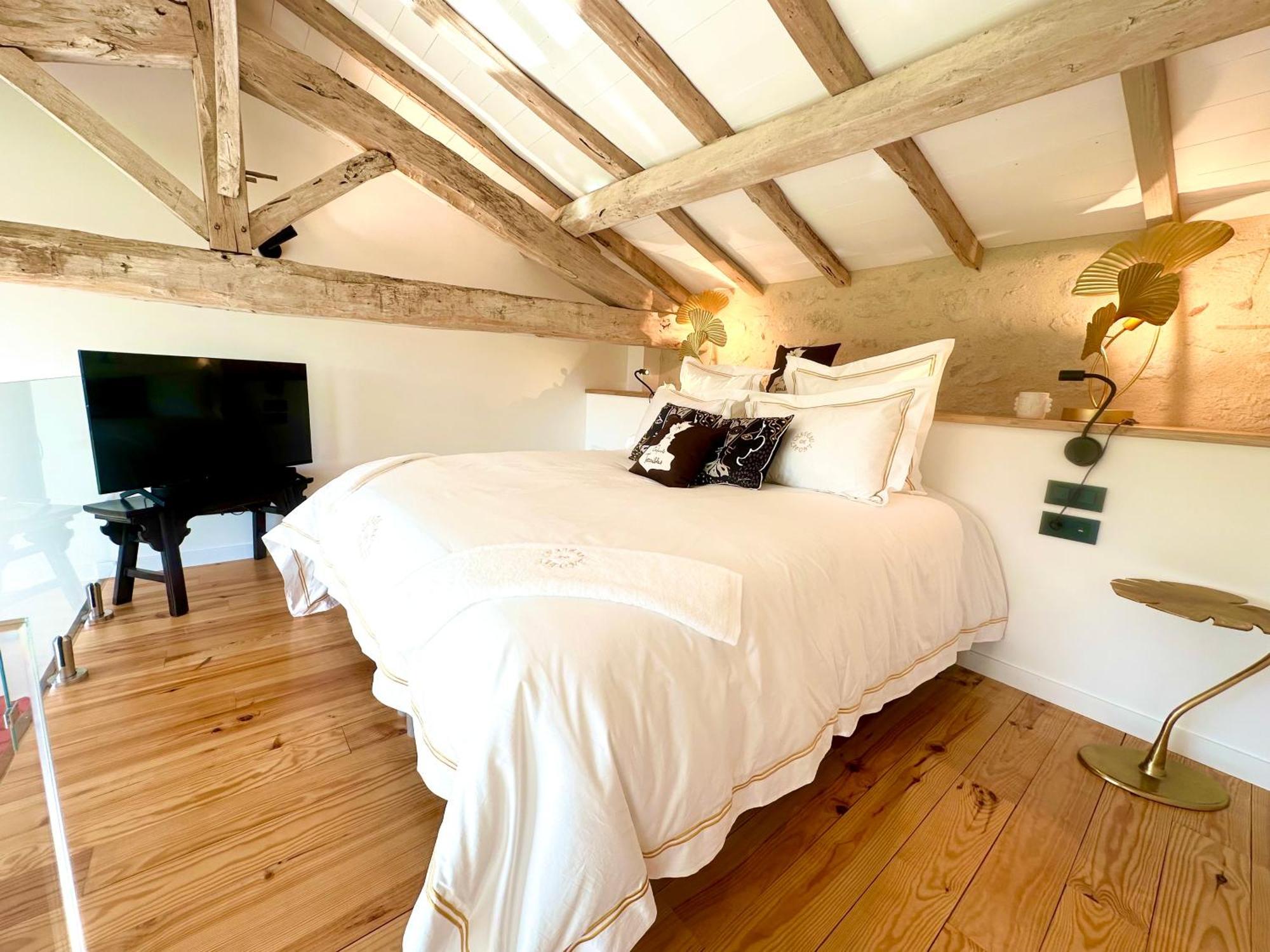 Chateau De Lafont Suites Saint-Vivien  Екстериор снимка